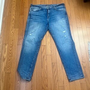 Joe's Jeans Relaxed Fit in Faded Blue